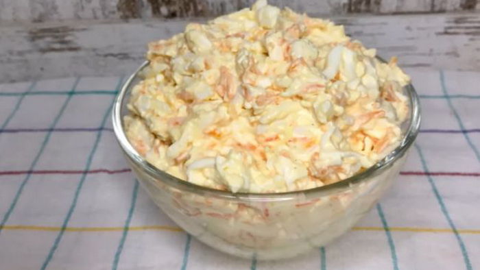 Салат «Белочка» с плавленым сырком: добавьте неожиданный ингредиент для супер вкуса