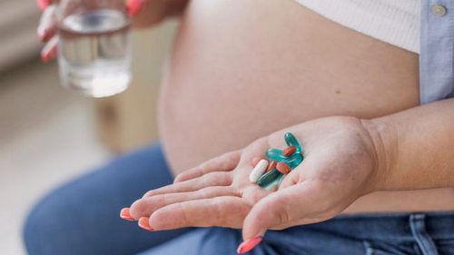 Какие антибиотики безопасно принимать беременным, а какие категорически запрещены: советы врачей