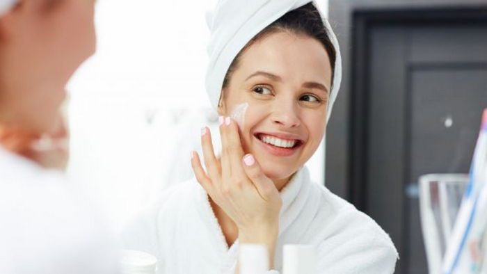 Как ухаживать за кожей, когда нет воды: косметолог поделилась полезными советами