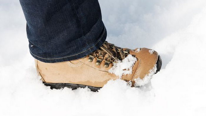 Три копеечных способа, которые защитят обувь от промокания зимой