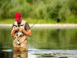 Почему стоит одеваться на рыбалку в военную форму?