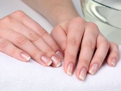 Косметические методы укрепления ослабленных ногтей