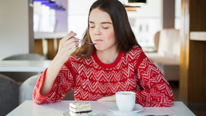 Почему возникает неконтролируемая тяга к сладкому и как от нее избавиться: эффективные советы