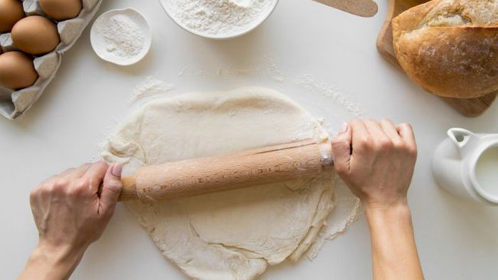 Пирог из слоеного теста за 10 минут: как приготовить шедевр на обычной кухне