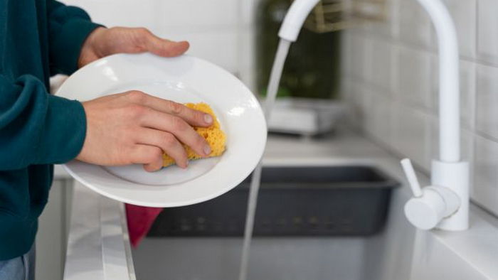 Как средства для мытья посуды незаметно вредят организму: эксперт рассказала всю правду