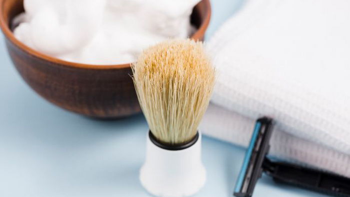 Невероятные трюки в быту с пенкой для бритья: очистит сковороду, серебро и пятна на ковре