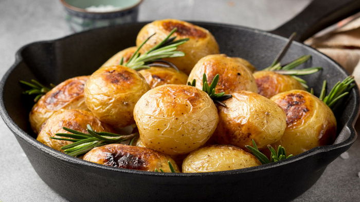 Как сварить, чтобы не развалился, или запечь в духовке: рецепты картофеля в мундире