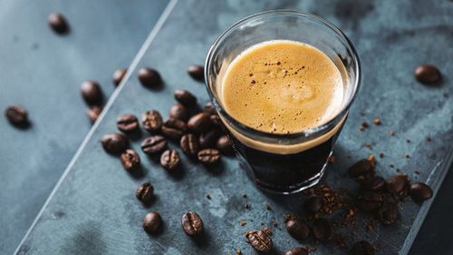 Можно ли пить кофе при проблемах с давлением: кардиолог дала окончательный ответ