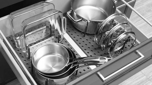 Как хранить кухонную утварь: лайфхак для тех, у кого маленькая кухня