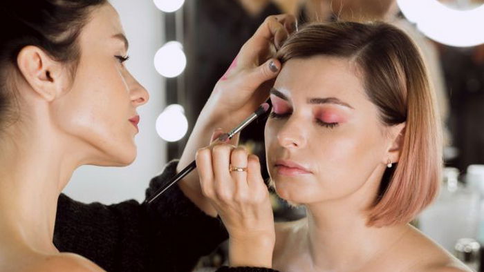 5 ошибок в макияже, которые визуально «старят» лицо