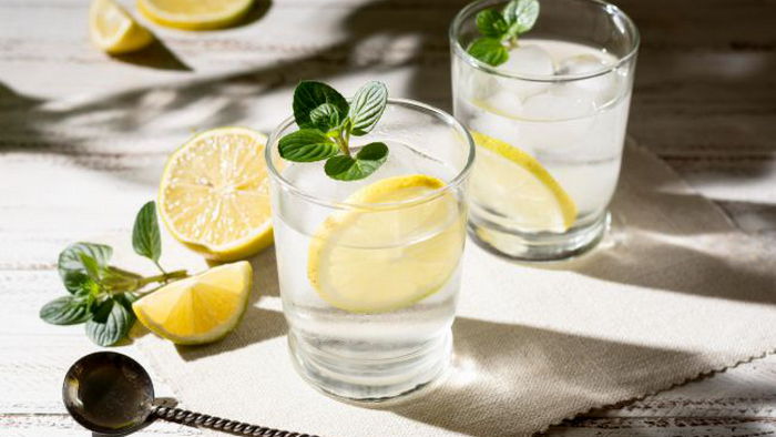 Вот что происходит с организмом, когда вы каждый день пьете воду с лимоном