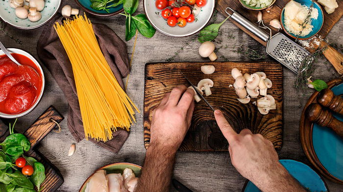 Опасные лайфхаки для кухни: 10 привычек, от которых нужно избавиться