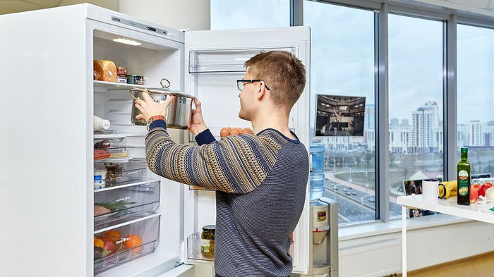 Поломка техники и порча продуктов: почему нельзя ставить теплый суп в холодильник