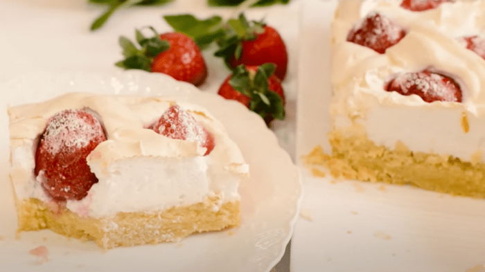 Пирог «Клубничное облако»: как приготовить вкусный сезонный десерт
