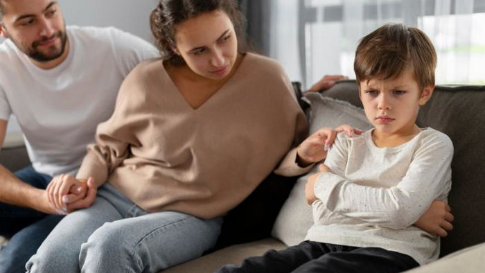 Как рассказать ребенку о разводе родителей и избежать травм: 7 советов от психолога