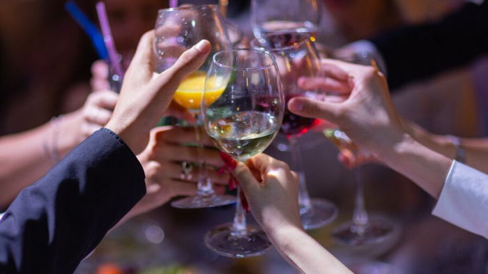 Исследователи назвали, какое количество алкоголя может увеличить риск более 60 заболеваний