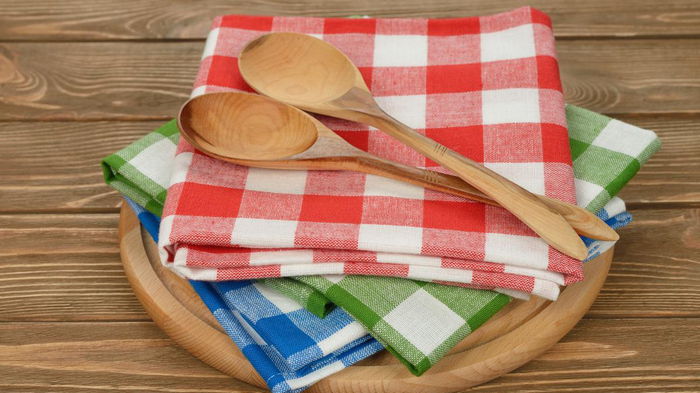 Как отстирать кухонные полотенца от запаха: советы клининговых компаний