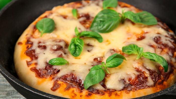 Пицца в микроволновке без муки: как приготовить вкусный перекус за 5 минут