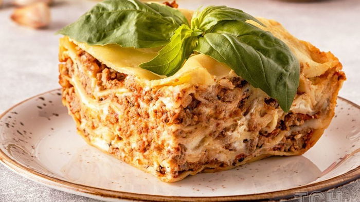 Пирог из лаваша с фаршем, грибами и сыром: рецепт, который не отнимет много времени