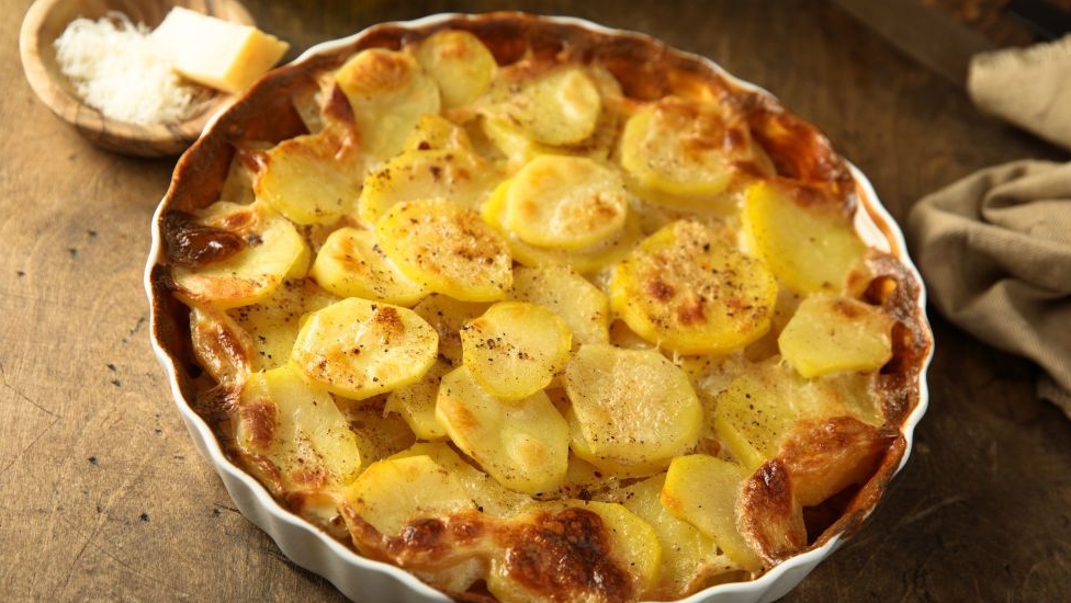 Картофель в сырно-чесночном соусе: рецепт вкусного гарнира