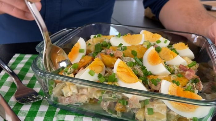 Сытный и вкусный: рецепт салата из курицы и картофеля