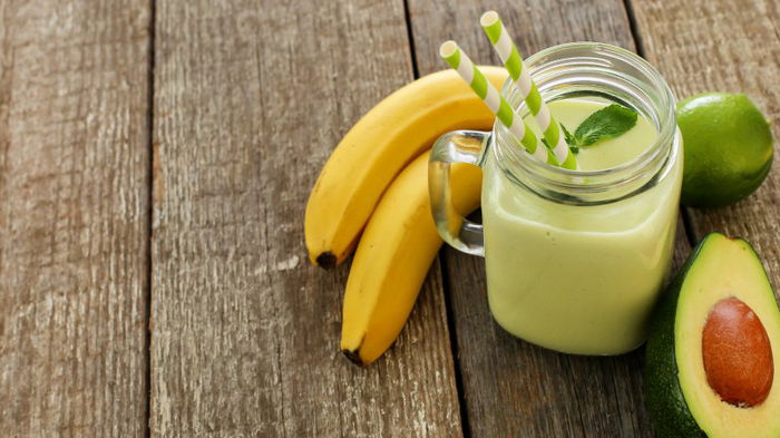 Банан против ягод: как получить максимум пользы для здоровья от фруктовых смузи