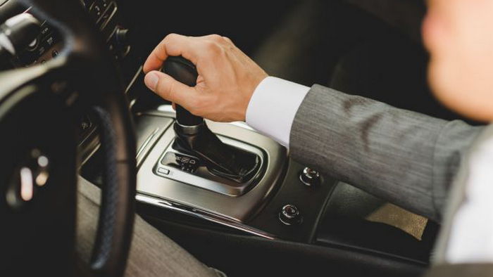 5 распространенных ошибок водителей, приводящих к быстрой поломке коробки передач