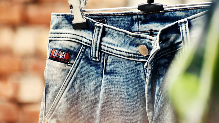 Разбираемся, как правильно стирать джинсы, чтобы они сохранили свой цвет