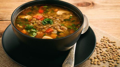 Суп с чечевицей, курицей и овощами: рецепт полезного блюда