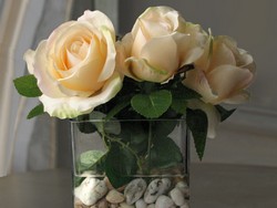 Как сохранить розы в вазе?