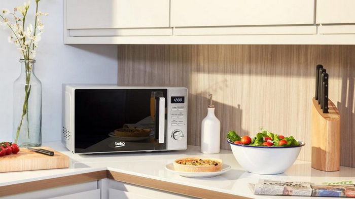 Простой трюк с микроволновкой: как за одну минуту избавиться от неприятного запаха на кухне