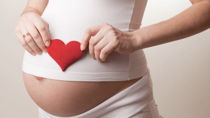 Когда и как проявляются первые признаки беременности