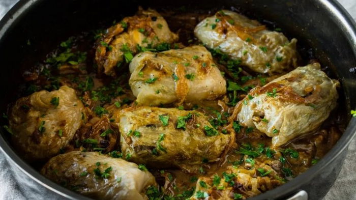 Традиционное блюдо по-новому: как приготовить голубцы с грибами и рисом