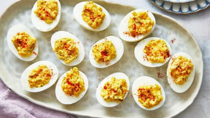 Как приготовить фаршированные яйца по-японски: очень быстро исчезнут со стола