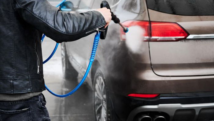 Как водителям мыть автомобиль зимой, чтобы не испортить кузов и не замерзали двери