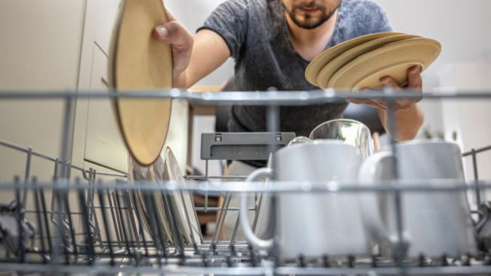 8 кухонных вещей, которые категорически нельзя мыть в посудомоечной машине