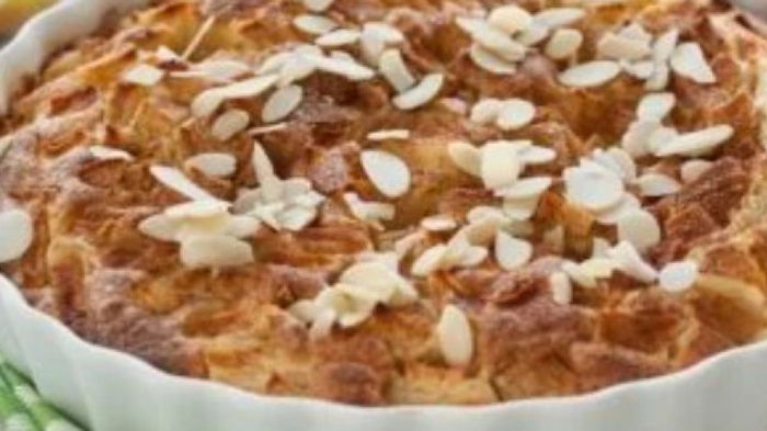 Рецепты к Рождественскому посту: ароматный яблочный пирог с орехами и сухофруктами