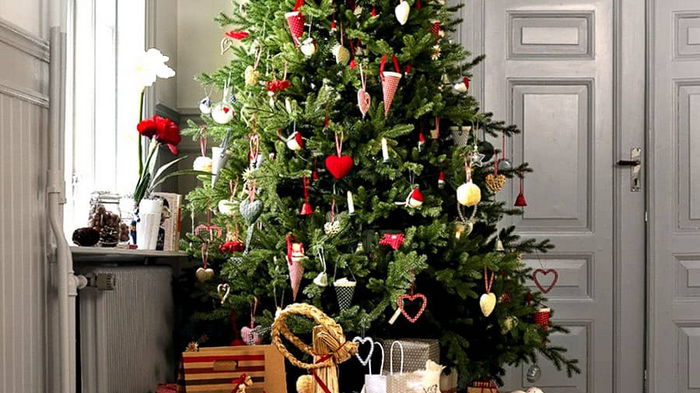 Как не нужно украшать комнату и елку: какой рождественский декор, по мнению дизайнеров, устарел