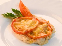 Куриное филе, запеченное с помидорами (рецепт)