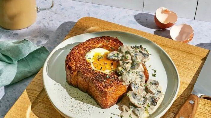 Сливочные тосты с яйцом и грибами: вкусный завтрак от модели Крисси Тейген