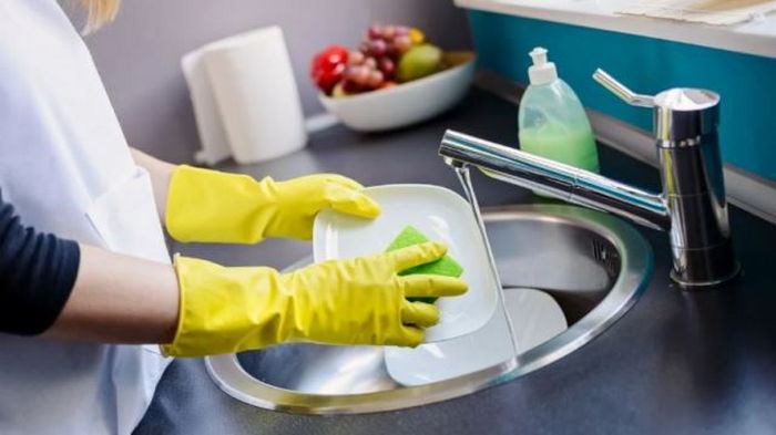 Как часто нужно менять губку для мытья посуды: вы этого точно не знали