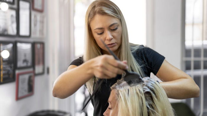 Цвета волос, которых нужно избегать любой ценой женщинам за 40: как подобрать «свой» оттенок