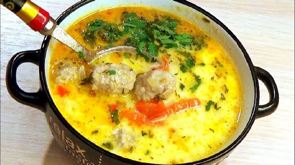 Суп с плавленым сыром и фрикадельками: вкусное и легкое блюдо