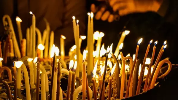 К чему падают или гаснут свечи в церкви: что об этом говорят народные ...