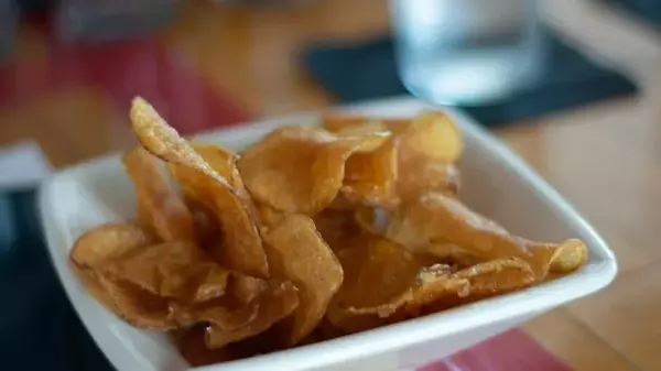 Картофельные чипсы в микроволновке — вкусно, быстро и без химикат...