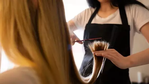 Запишитесь к парикмахеру: 5 признаков, что вам нужно подстричься