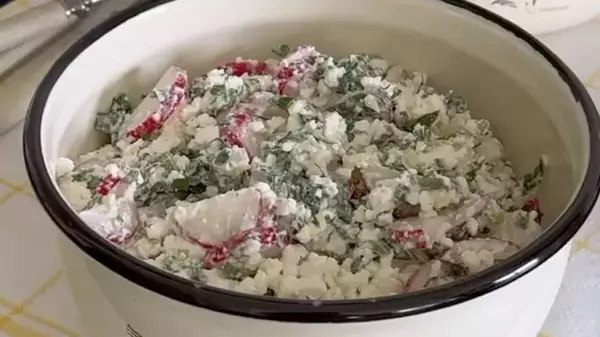 Салат с редисом и творогом: рецепт легкого весеннего блюда