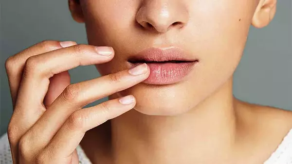 Красивые губы без уколов и косметолога: 3 варианта, как этого достичь в домашних условиях