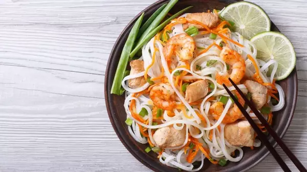 Рисовая лапша: как приготовить вкусное азиатское блюдо с овощами,...