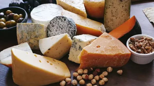 Кардиолог назвал самый полезный сыр для здоровья: его можно купить в любом супермаркете